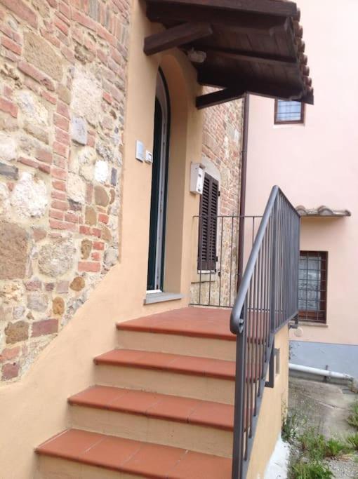 Autonomo Con Vista A Montepulciano Stazione